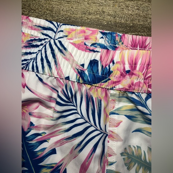 New Hurley shorts tropical theme size large - Picture 6 of 6